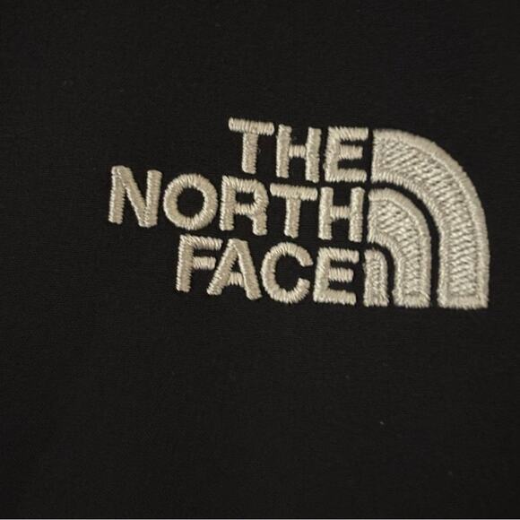 The North Face Black Ski Jacket for Ultimate Winter Performance - Picture 11 of 16